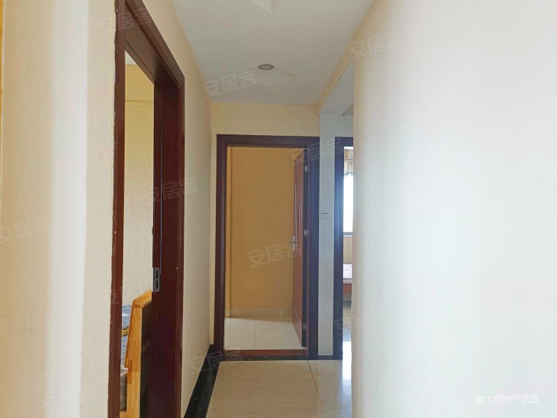 嘉景出售138万精装修环绕小区环境好中心地段