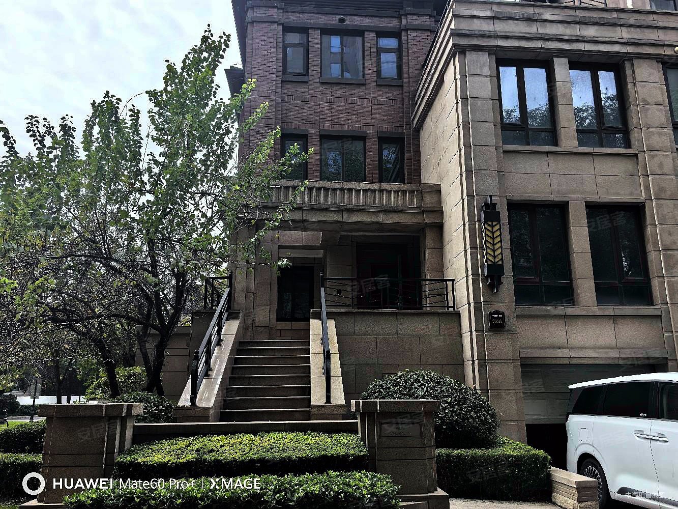 中海物业租售服务丨中海铂宫联排别墅边户带电梯井露台花园