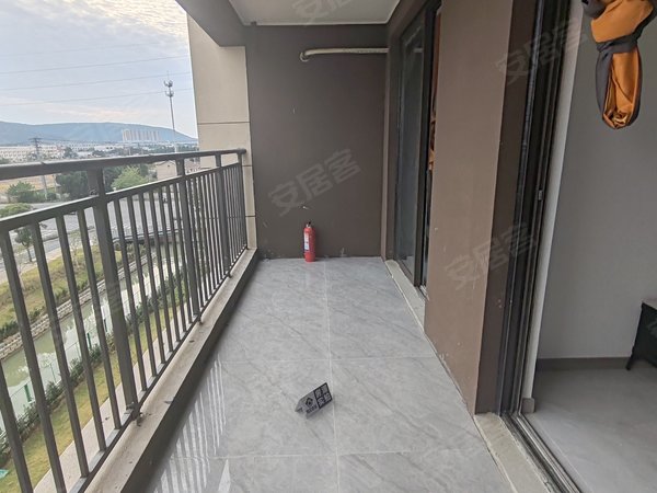 苏州常熟万达广场雅居乐山樾雅苑房源采光好,南北通透,业主诚意出租