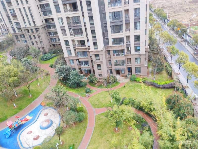 楼龄新 近地铁,绿地悦城f区二手房,230万,3室2厅,2卫,144平米-南昌