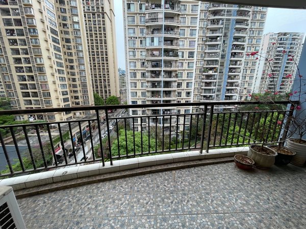 【多图】保利凤翔花园,凤岭北租房,急租,不靠路边的,位置安静两房