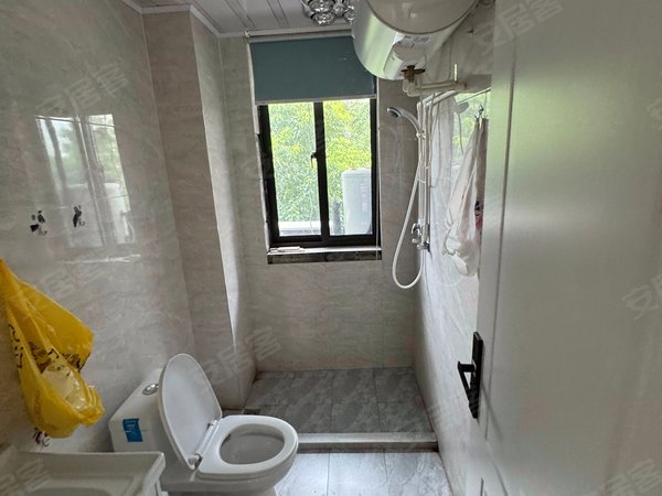 海宁长安镇农发区中天钱塘玥2500车位出租，可以租半年出租房源真实图片