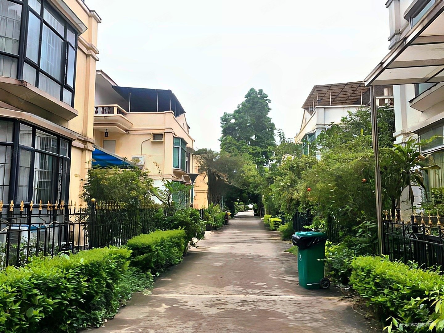 新丽城花园温馨2房2厅2卫自住精装送实木家私满五