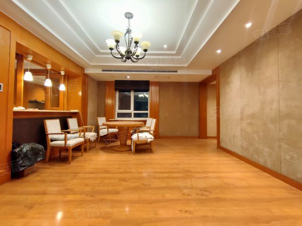 天津开发区第二大街华纳豪园华纳豪宅 精装三室两卫大客厅租金可谈无