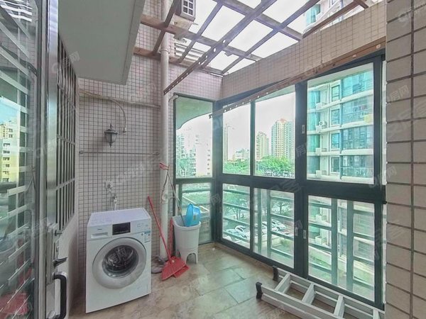 珠海香洲新香洲富华广场(三期)新香洲万家旁电梯大3房干净明亮精装修