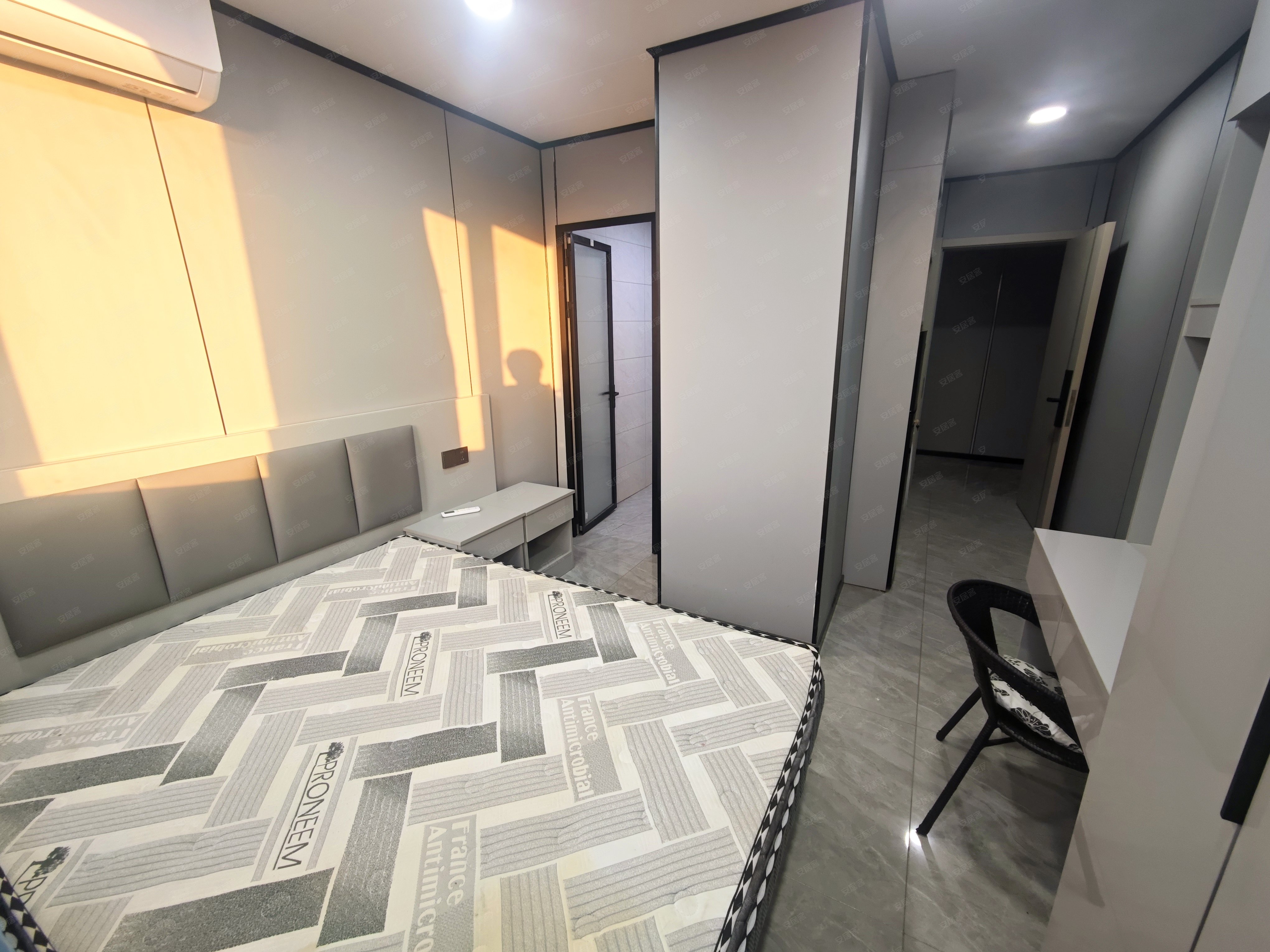  楼下一 二号线西南角 无中介 精装公寓拎包住 可短租月付 