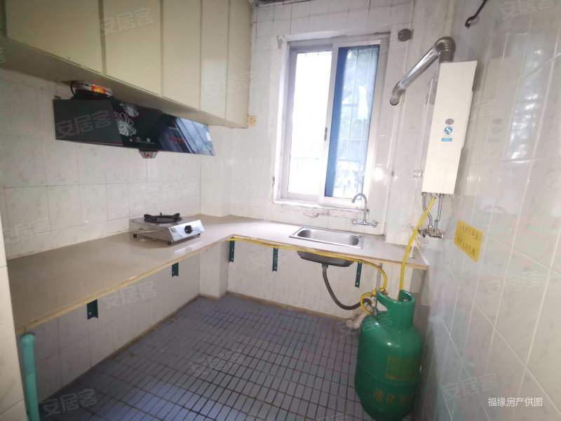 西湾新村,奶奶楼层,地铁口,生活方便 刚需2房