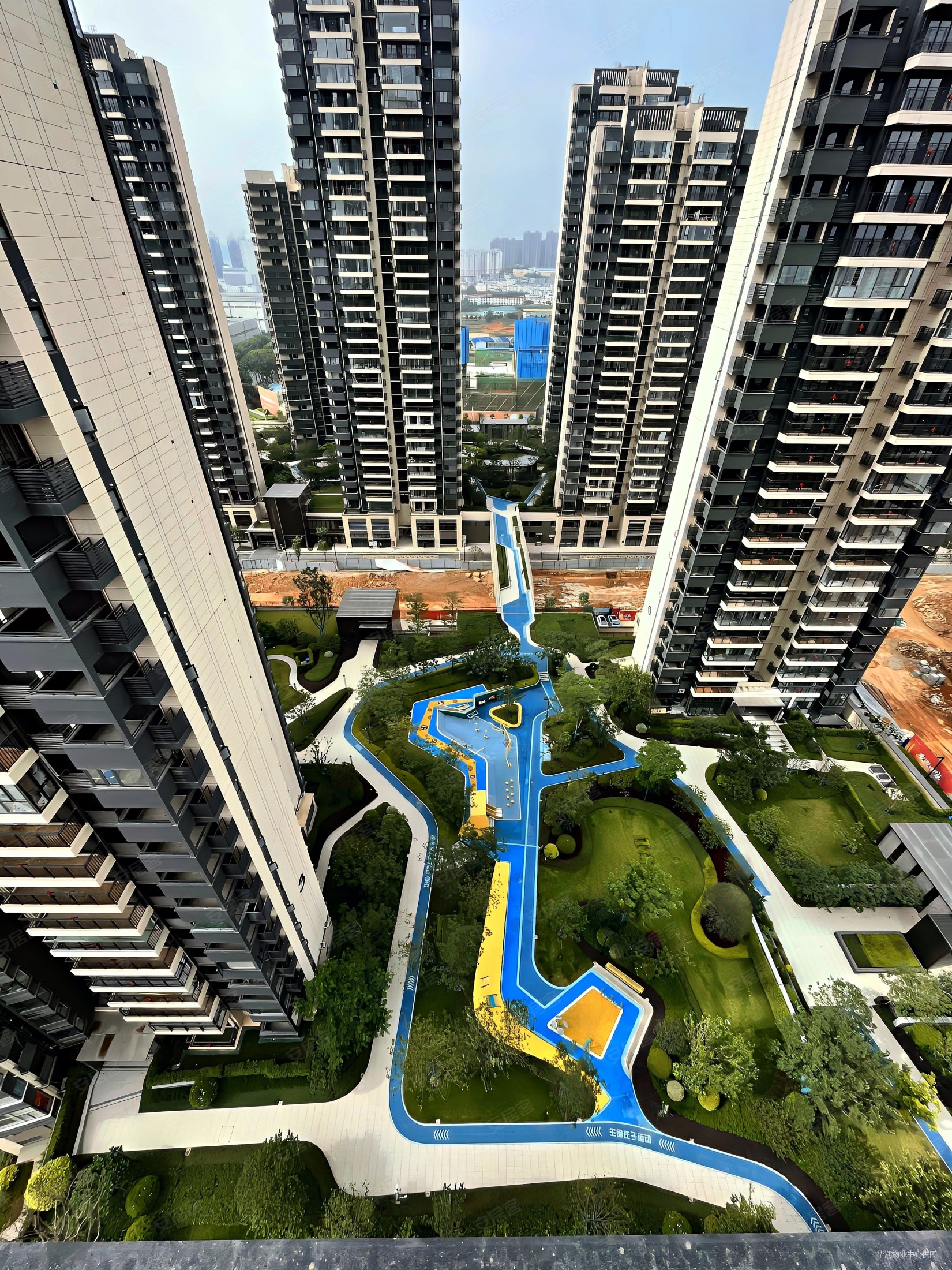 急售满二华润江南中心有证现房可贷款物业验真电梯三房