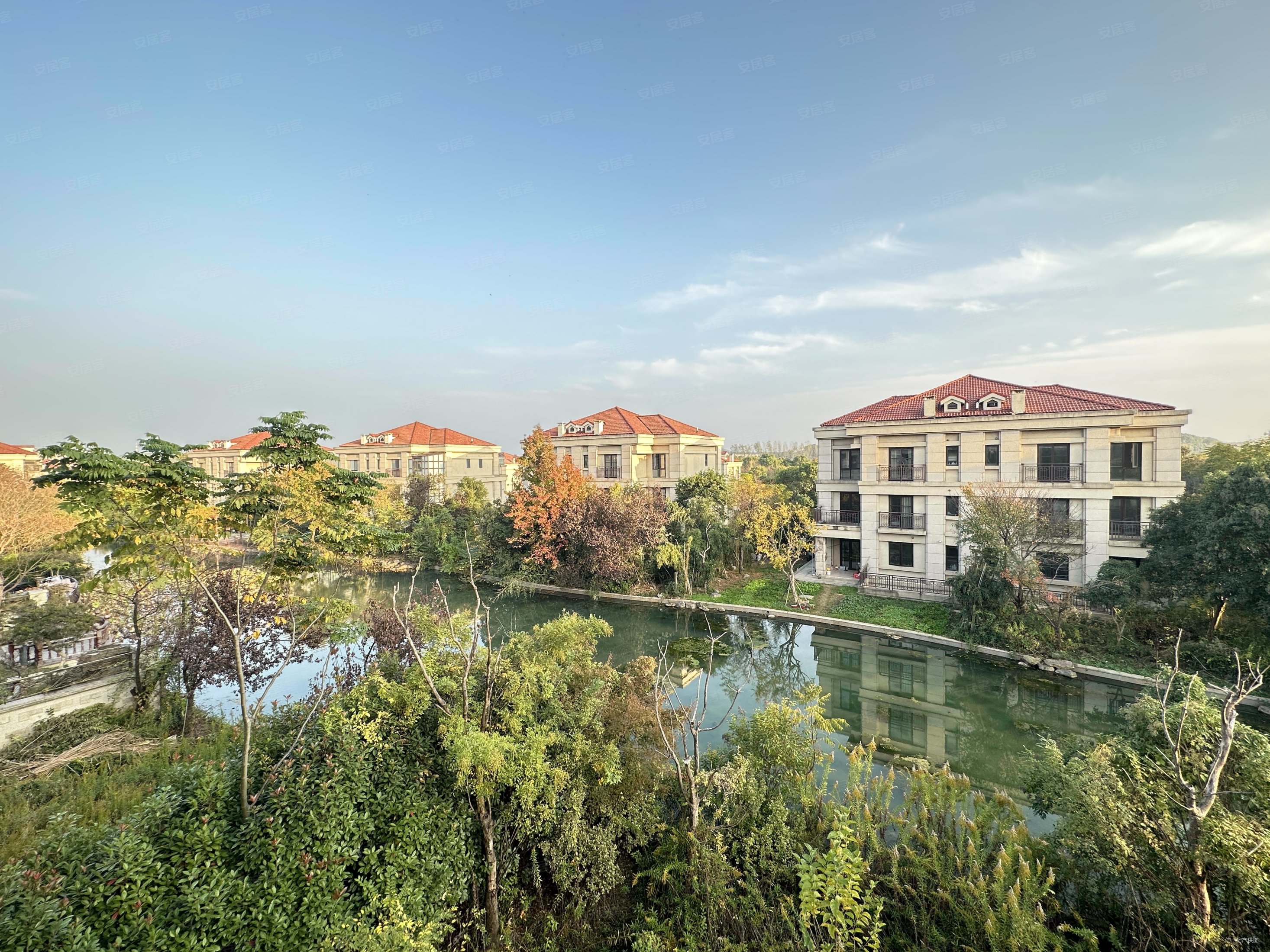 太湖锦园(别墅)5室2厅3卫526.99㎡南北2500万