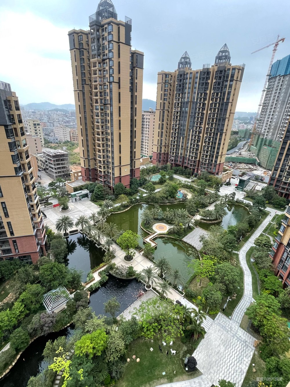 新圩易生水岸花山4房2厅2卫高楼层双阳台精装修