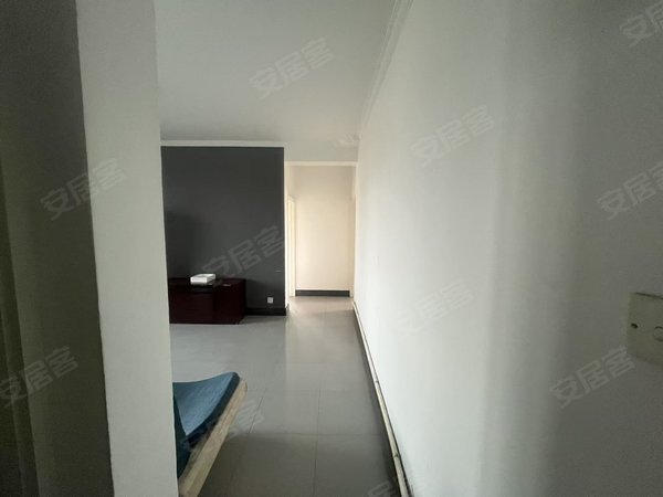 包头青山文化路丰产道一号街坊新上丰产道一号街坊  精装修  家电家具齐全  看房方便出租房源真实图片