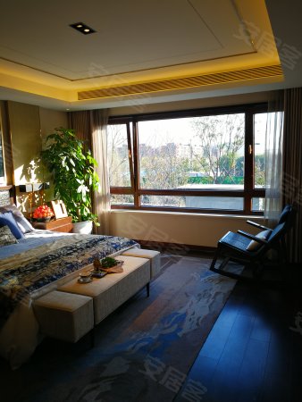 泰禾拾景园三期325平米叠拼200平米院子正在排卡中