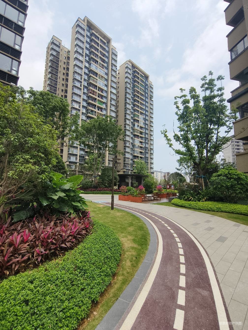 现房急售单价6字头起送产权车位送物业费彰泰江与城城中区静兰