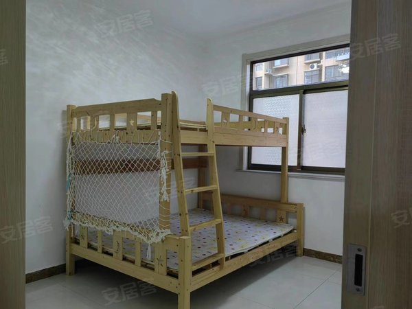 莱芜莱城莱城城区兴宇学府裕丰旁电梯房精装3室双气地暖,家具齐全拎包