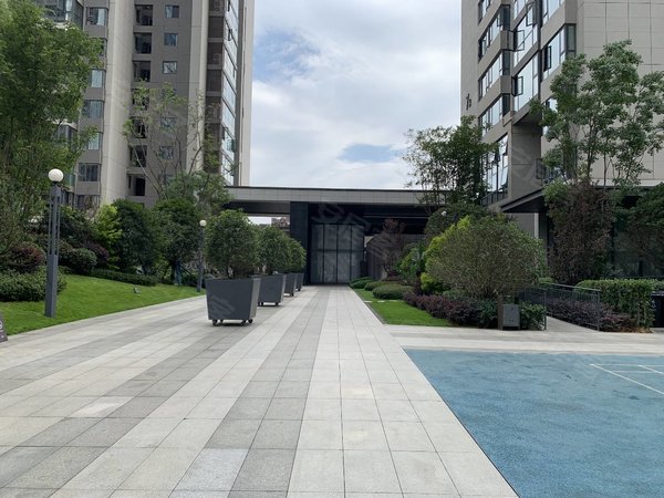 东郊路地铁口拎包入住 华润悦府精装复式公寓出租房源真实图片