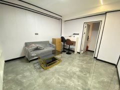 中心医院附近  精装修一室一厅大单间 拎包入住 带电梯