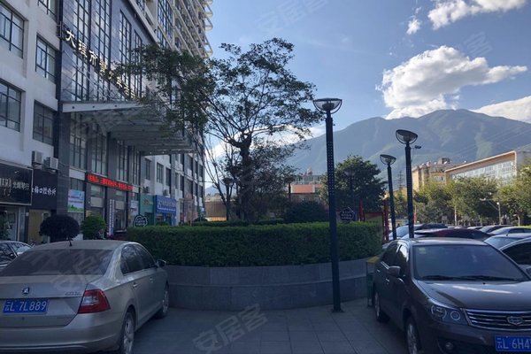 大理二手房 河畔人家 > 张露解读河畔人家小区不足