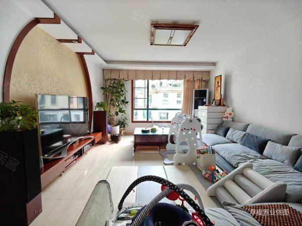 英伦名苑一期140平顶层复式带天台花园