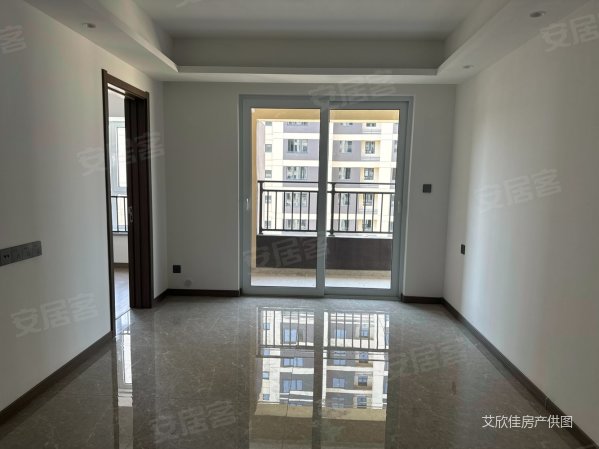 新区万科城90平米三室装修房