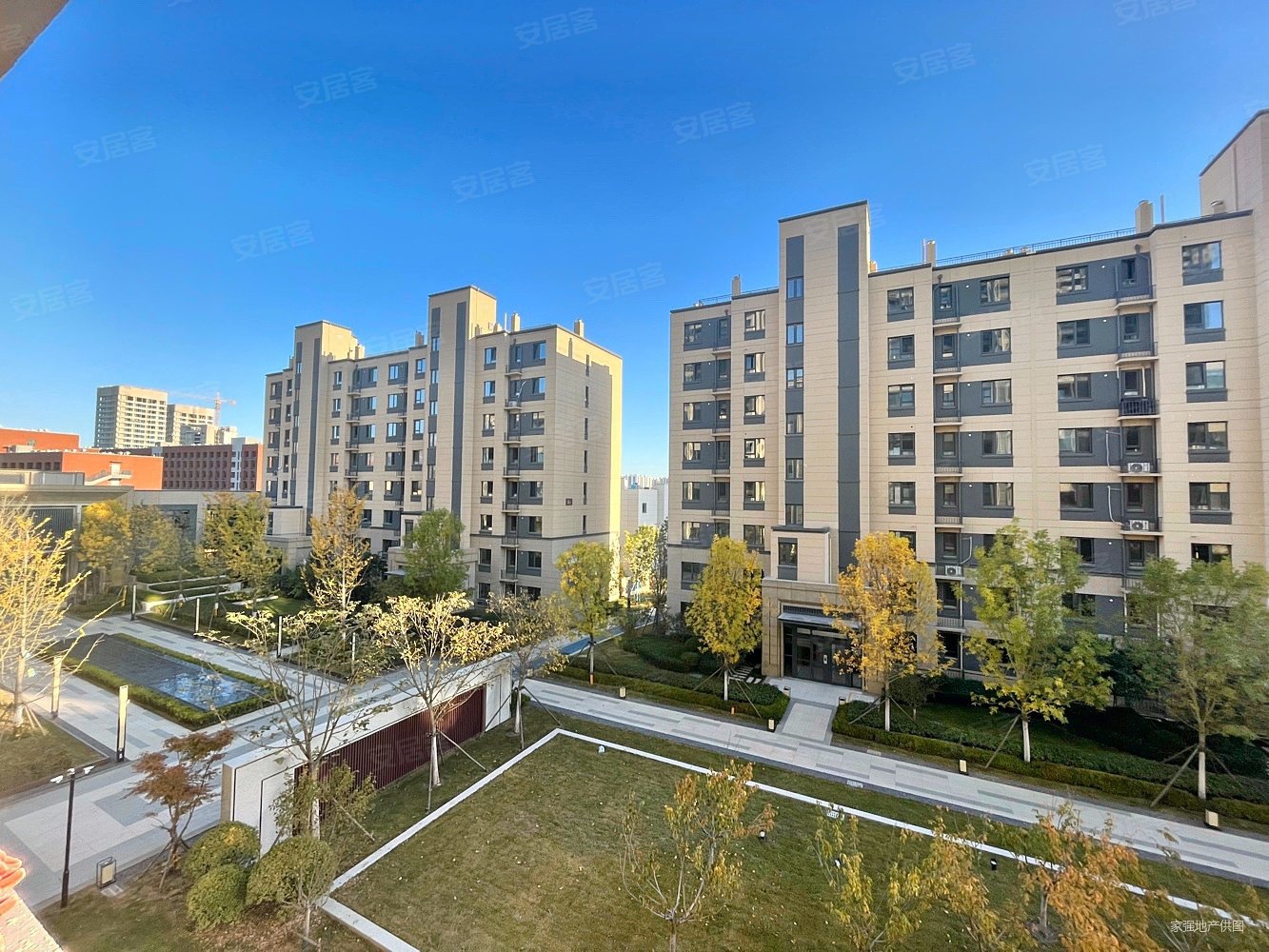 现房出门地铁三小六中央企开发保利领秀山