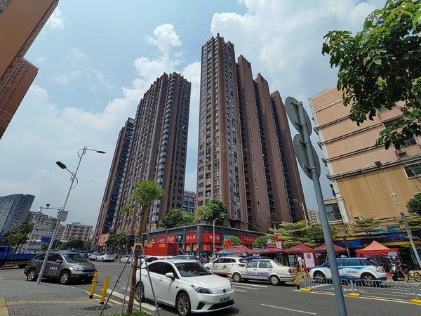 深圳龙华梅林关口新彩苑白石龙地铁口新彩苑 1室2厅1卫 配套齐全 电梯