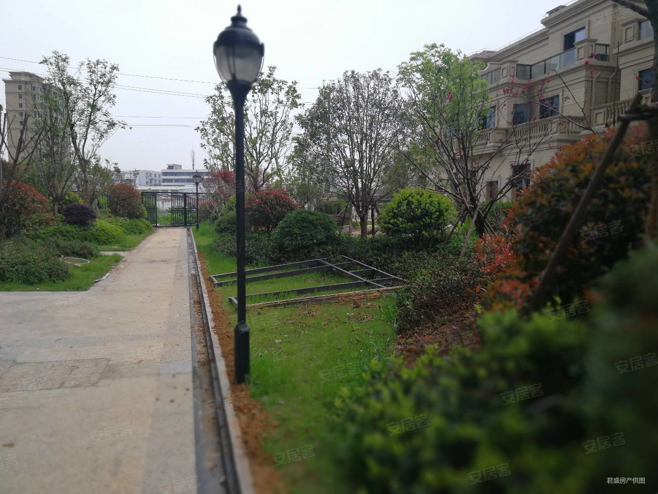 华鸿中央原墅168平搓跃送42平南北通透无遮挡