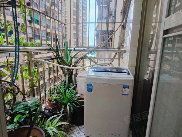 深圳布吉南岭荔枝花园南岭村 荔枝花园 精装修一房一厅 厅出阳台