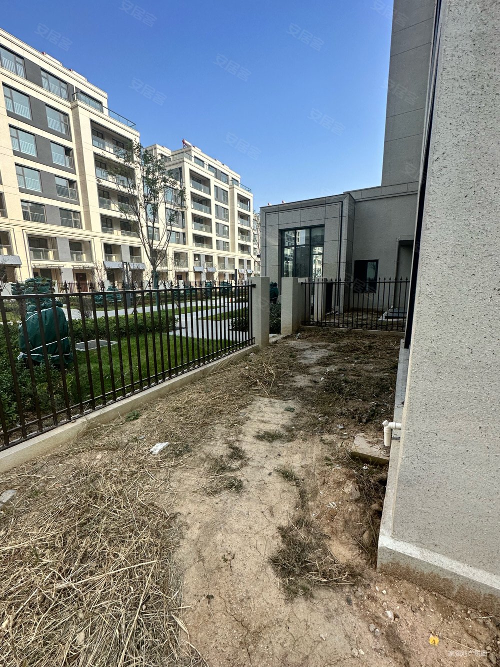 鲁昊棠琳湾叠拼别墅带大院子送56米地下室近商圈