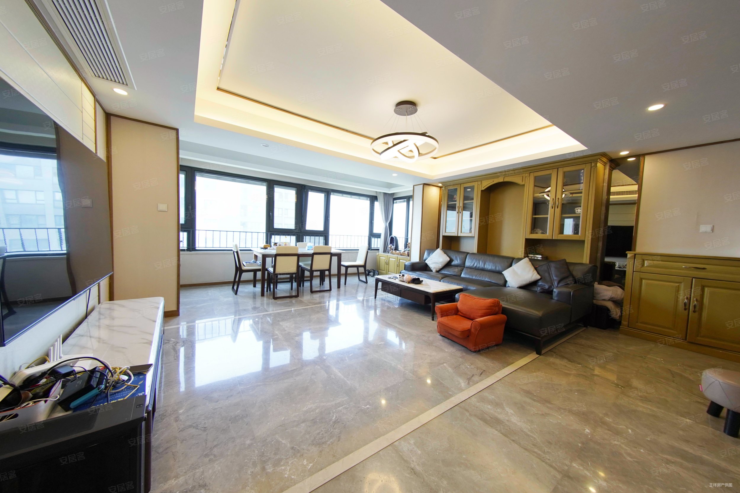 产权清晰 环境好 精装可拎包入住 临地铁 小区新 南北通透,正荣润峯