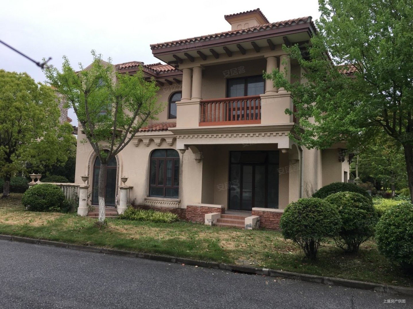 品质别墅小区 独栋309平 花园大 位置好 业主急售,圣地雅歌海墅二手房