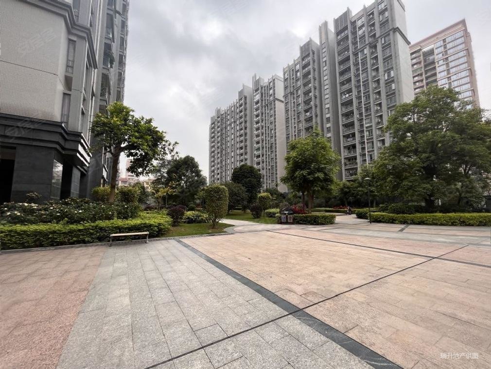 虎门地标广场业主诚心出售价格可议送全屋家私看房来电笋