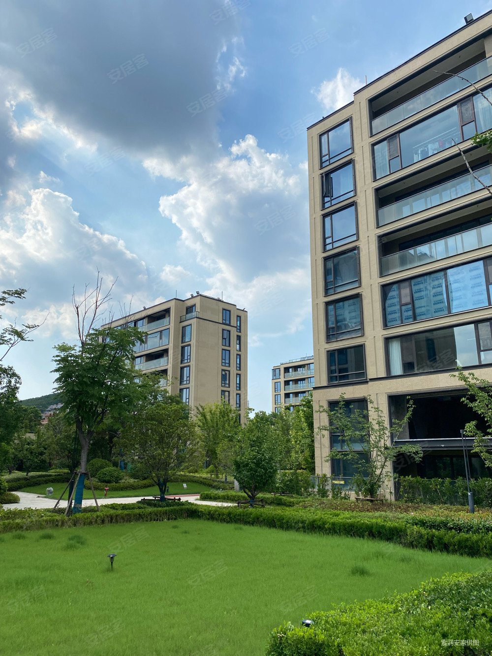 蓝城兰园4室2厅3卫168㎡南北246万