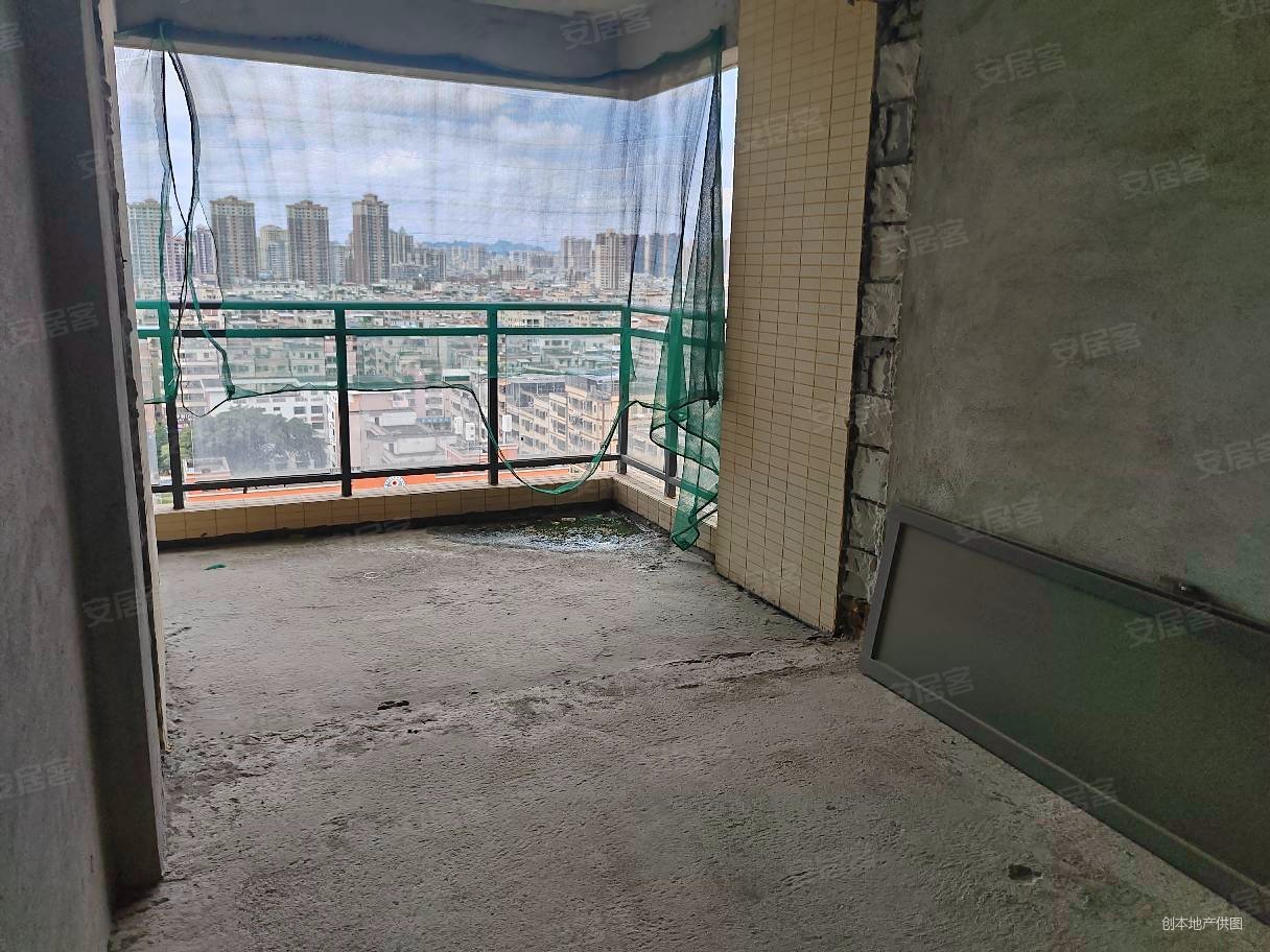 一城悦府四房两厅两卫毛坯,户型方正视野好.