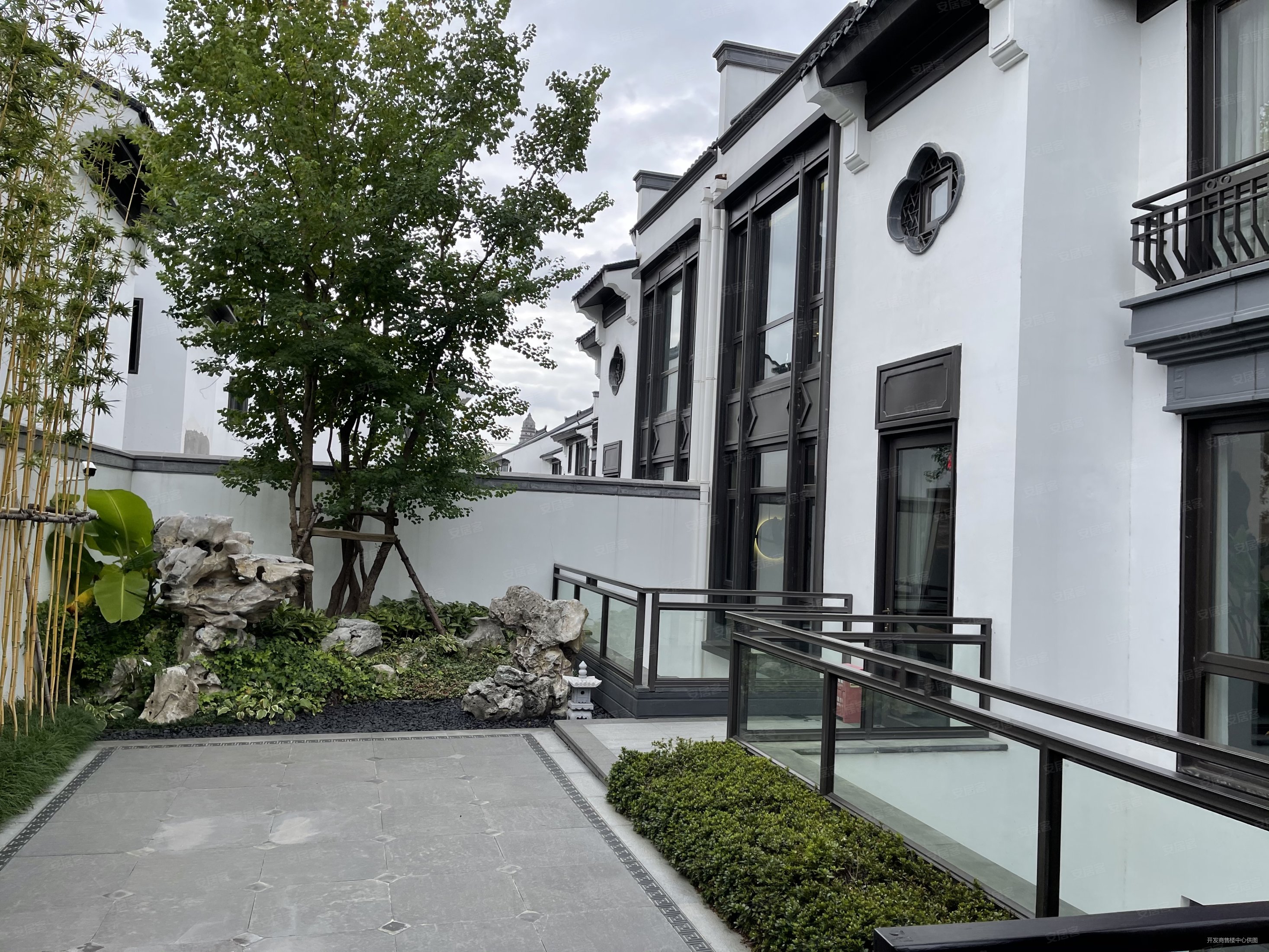 葛洲坝知丘别墅4室2厅4卫425㎡南北1701万