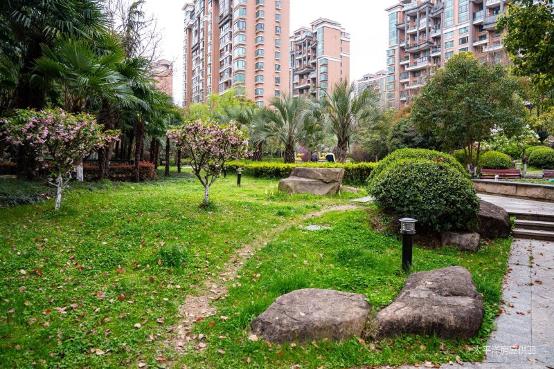 绿洲香岛花园3室2厅2卫133.77㎡南北545万