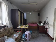 沈阳大东东中街民强小区 2楼，简单装修，房主可以小保洁收拾干净出租房源真实图片