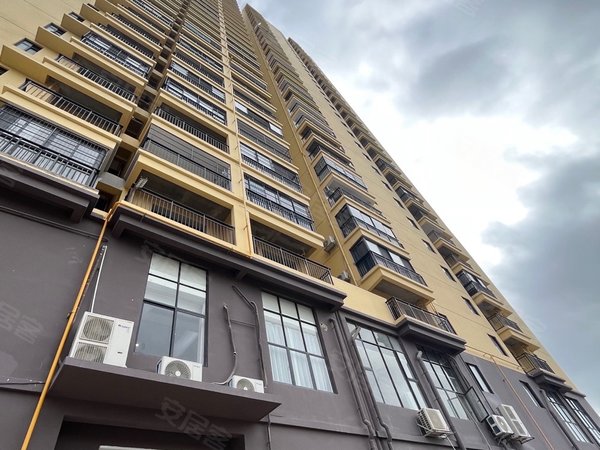 南宁西乡塘石埠湖畔御景相思湖小镇 广艺学校旁 配套齐全 领包入住