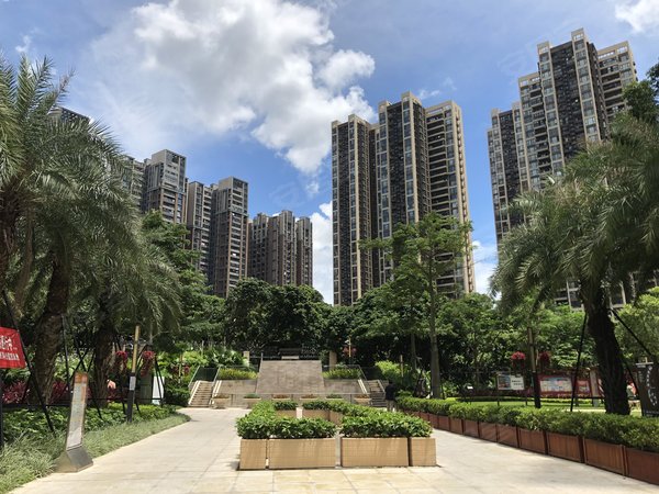 深圳布吉南岭万科公园里(商住楼)万科公园里 停车方便  精装两房 南北