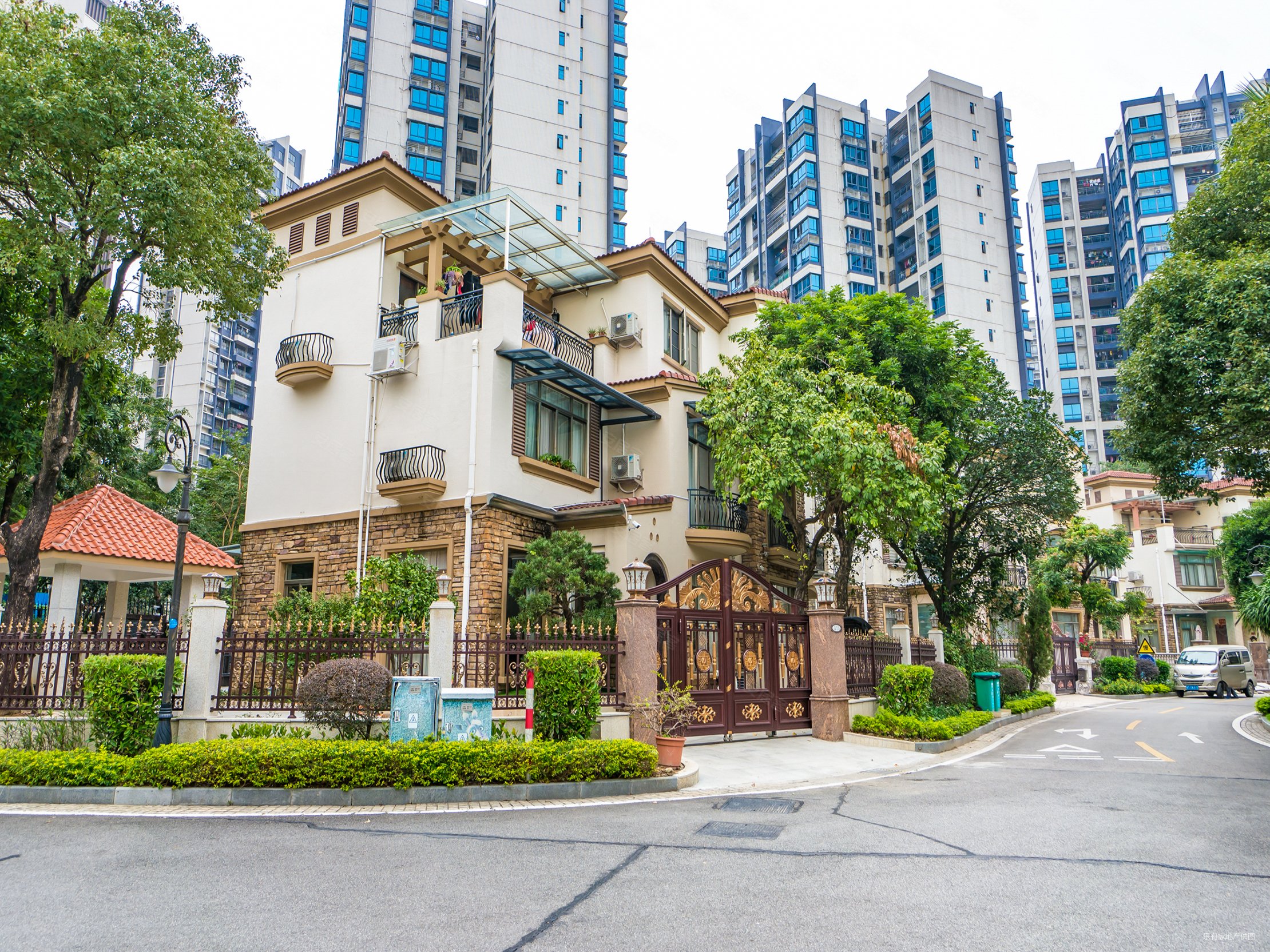 房主精心自装碧桂园二期总价7字头希有3房2卫南向看别墅