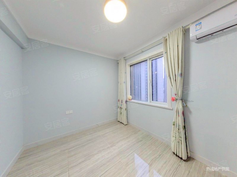 嘉宇银杉,地铁口,南北通透自住精装3房,拎包入住