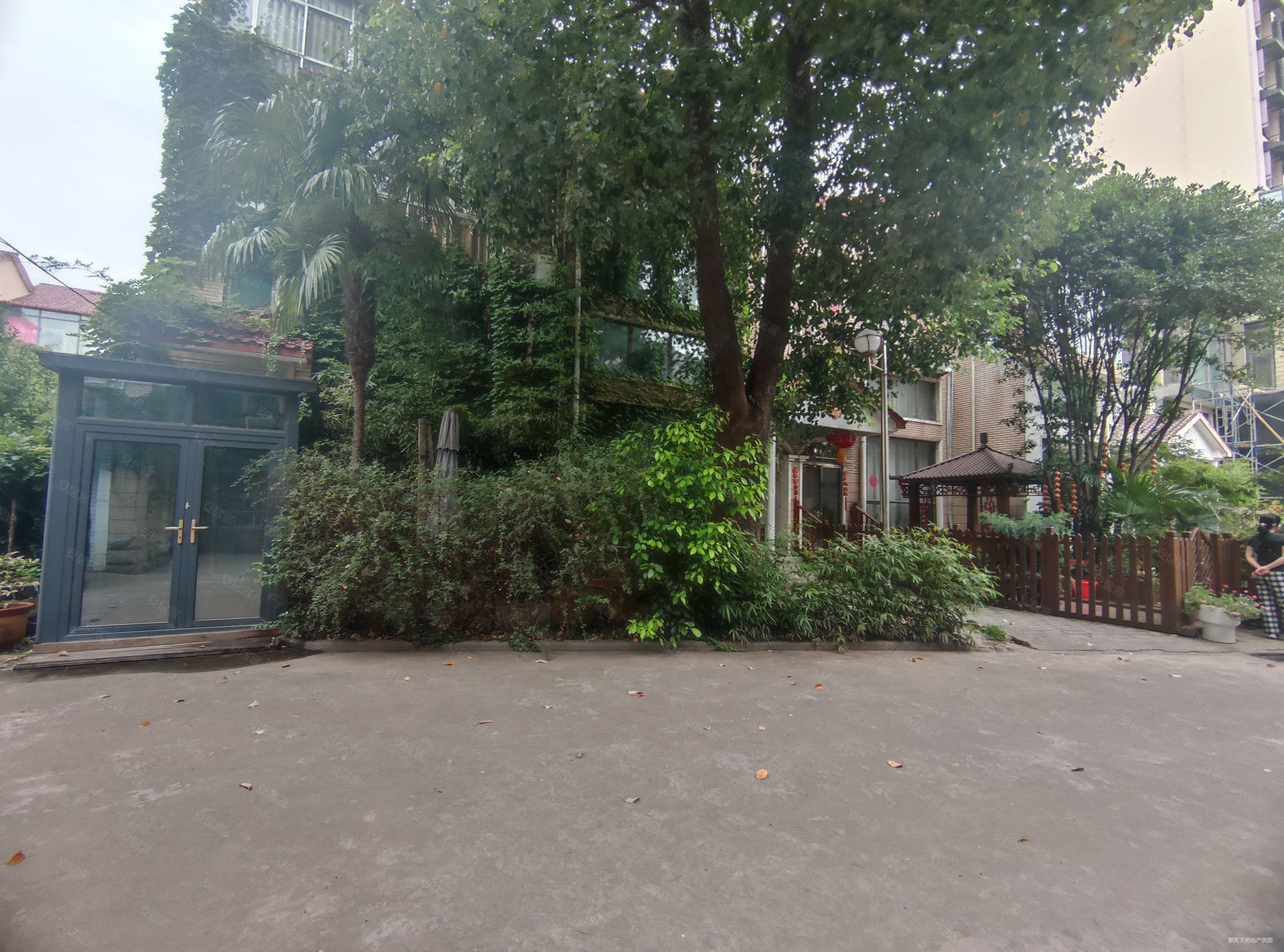 桃园别墅6室3厅3卫300㎡西南200万