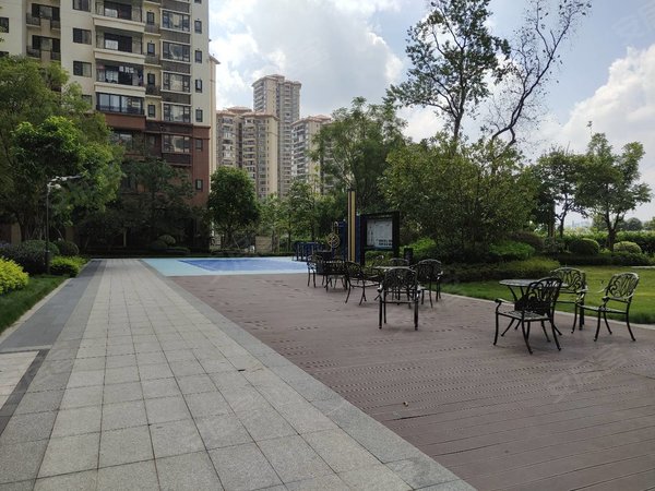 南宁良庆良庆镇五象大唐果精装2房 拎包入住 免物业费 地铁4号 近菜市