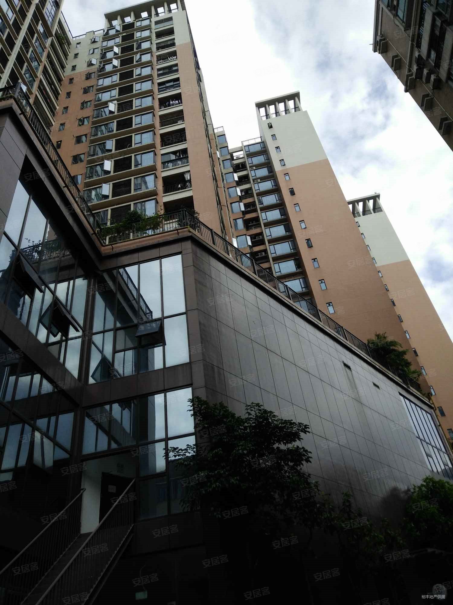 中兴花园3室2厅2卫122.46㎡南0万