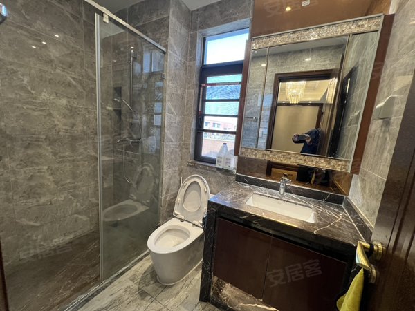 南昌南昌县振兴大道恒大翡翠珑庭恒大珑庭洋房中间楼层，学校旁一墙之隔，商业菜市场学校公园环绕出租房源真实图片