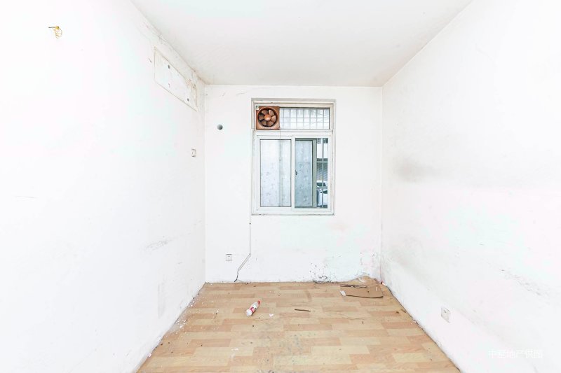 和平路北京华联对面 4号地铁口 业主是熟人 谈价找我更好谈