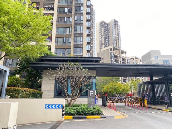 南宁西乡塘西乡塘周边华发未来荟1600,真实实拍,干净整洁,清川地铁口