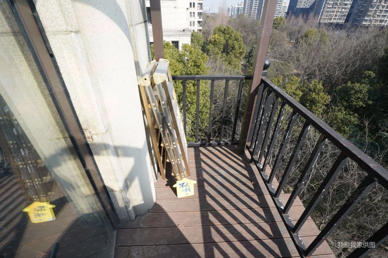 中外公寓花园洋房精装顶跃4室2厅4卫随时看房