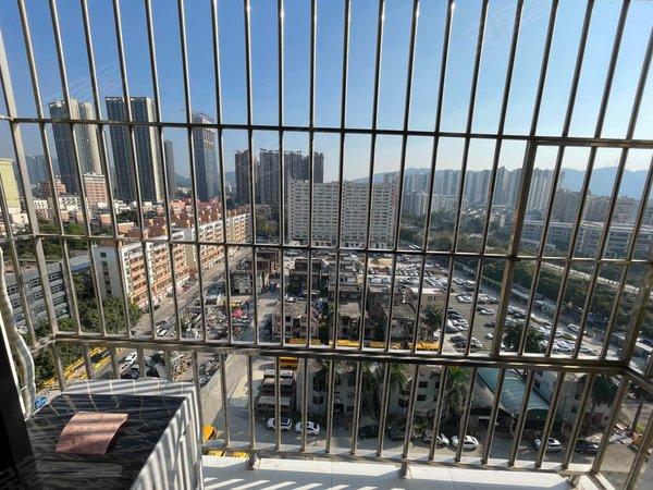 深圳龙华梅林关口白石龙二区白石龙地铁站白石龙二区 全新精装阳台