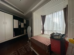 上海长宁新华路东方金门花园 4室2厅2卫 175平 精装修出租房源真实图片