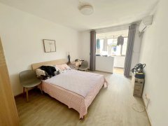 上海长宁天山北新泾地铁口两室一厅，两个房间差不多大，可月付房东出租出租房源真实图片